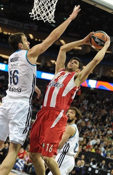 船记：小琼斯今日参加了快船部分训练，尼德豪瑟参与完整训练（快船训练更新：小琼斯部分参练，尼德豪瑟全程参与）