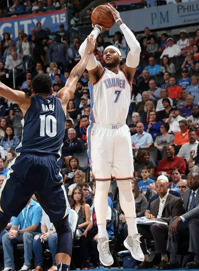 陈国豪坦言回归广东压力大，呼吁球迷包容（陈国豪直言重返广东压力不小，盼球迷多些包容）