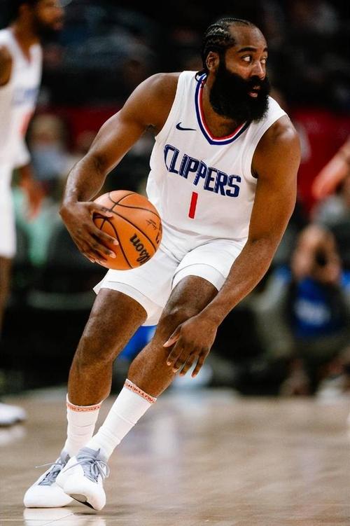 比利亚雷亚尔中场新星崛起：未来的丹尼·帕雷霍和托马斯·帕特（比利亚雷亚尔中场新秀崛起：有望接班帕雷霍与托马斯·帕尔特伊）