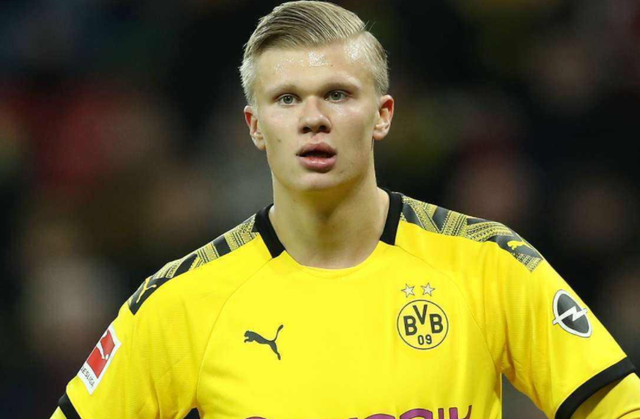 TA：孔帕尼相较图赫尔谦逊很多，不会对高层、球员评头论足（TA：与图赫尔相比，孔帕尼更为谦逊，不对高层和球员妄加评论）