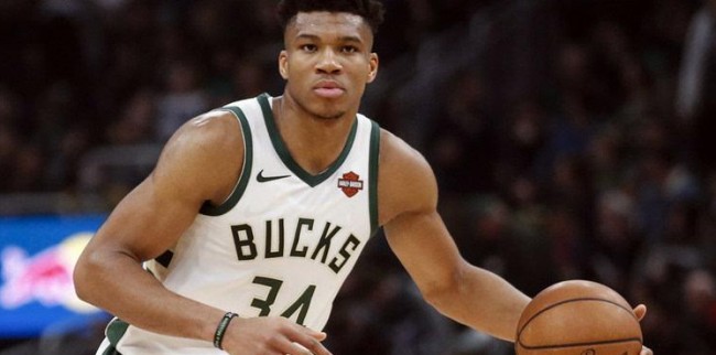 格策再遇弗里克，欧冠对决引回忆（欧冠重逢弗里克，格策往事涌现）