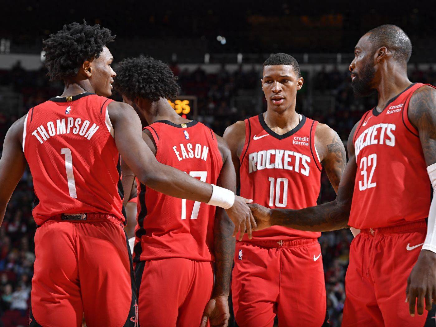 半场：巴萨2-1阿拉维斯，亚马尔破门+失良机，奥尔莫建功（半场战罢：巴萨2-1领先阿拉维斯，亚马尔破门并失良机，奥尔莫建功）