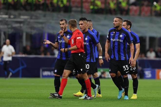 曼联旧将：把梅罗相互比较很可悲，不如享受他们的精彩表现（曼联旧将：别再比较梅罗，享受他们的精彩更重要）